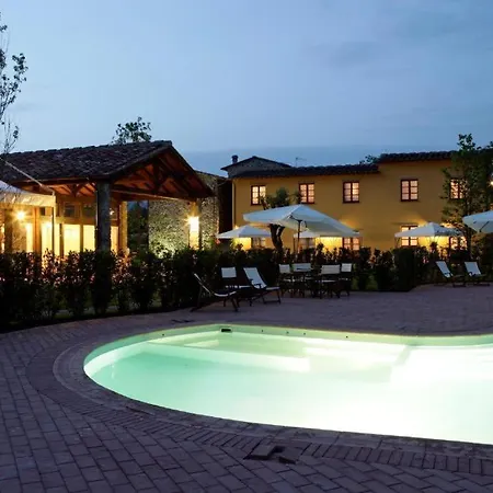 酒店 Sarzana-charming Pool And Bb