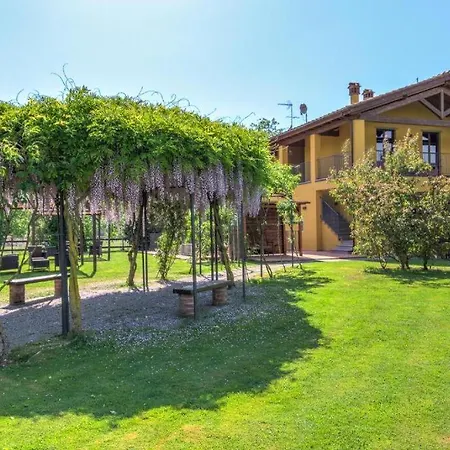 酒店 Sarzana-charming Pool And Bb 3*