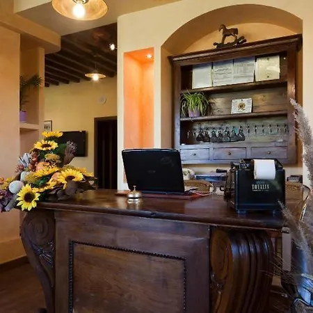 酒店 Sarzana-charming Pool And Bb 萨尔扎纳