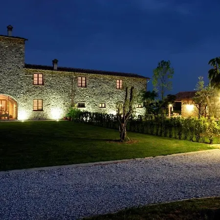 酒店 Sarzana-charming Pool And Bb